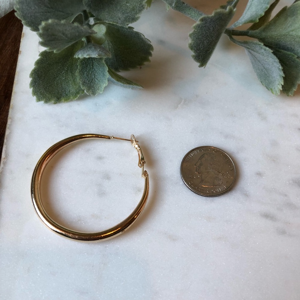 The Elle - Classic Gold Hoop - Picture 3 of 4